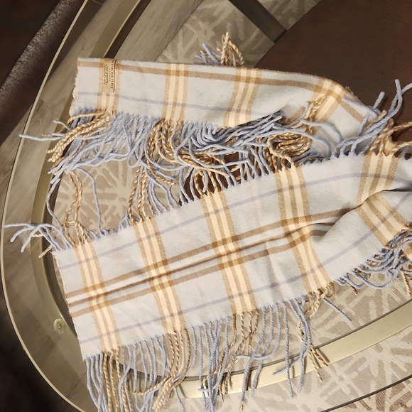 BURBERRY SCARF - Picture 3 of 5